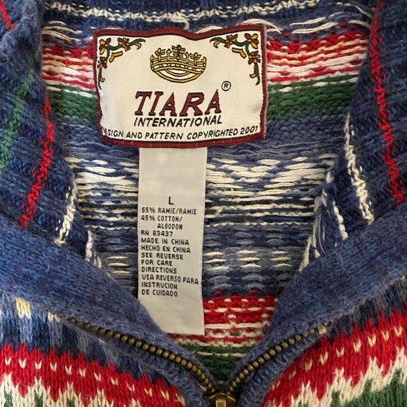 Patterned ZipUp - Picture 2 of 2